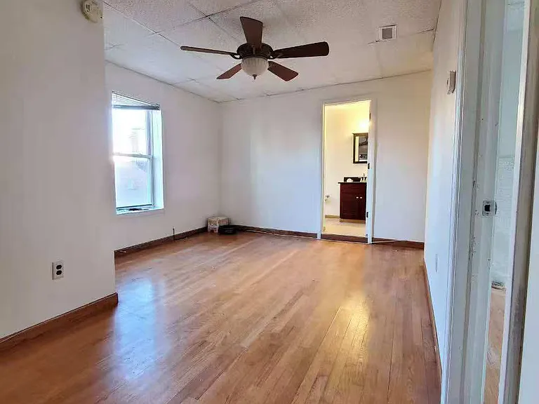 251 W 31st St #3 — Photo 2