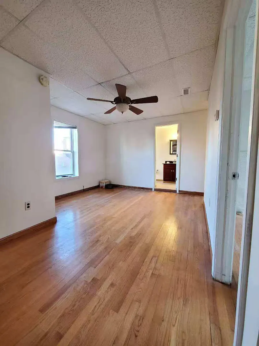 Building Photo - 251 W 31st St #3