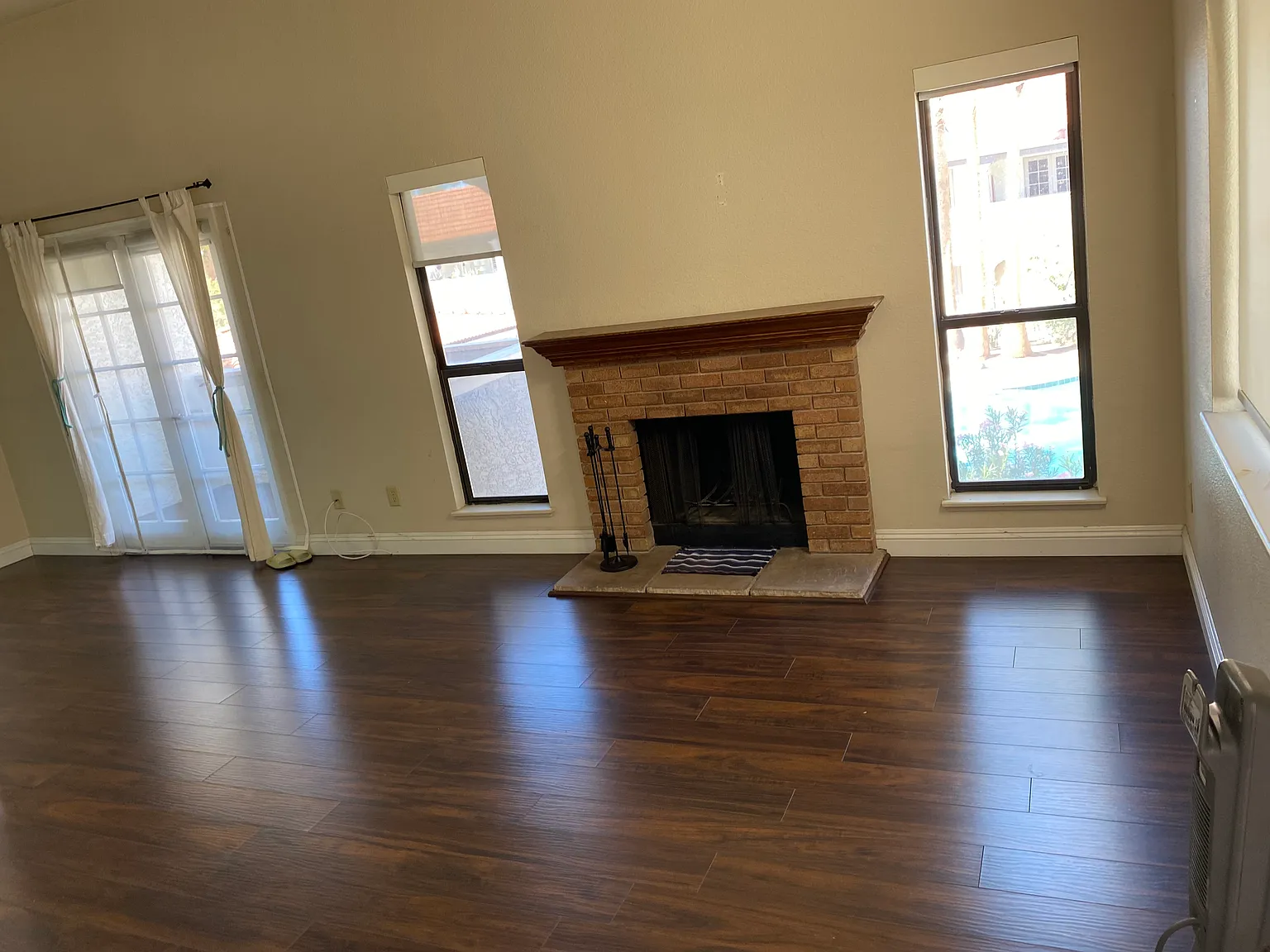 2 bed, 1100 sqft, $1,800 — Photo 2