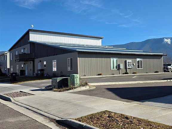 5th image of 10 Diane Rd