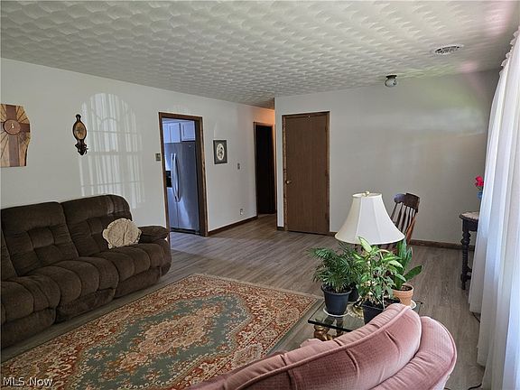 3rd image of 6065 Rollins Dr