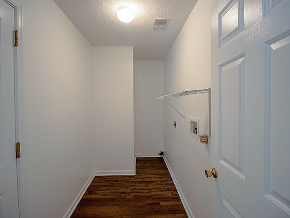5th image of 1214 Waverly Place Dr