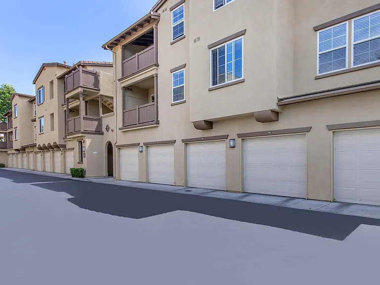 Laurel Glen Apartment Homes — Photo 17
