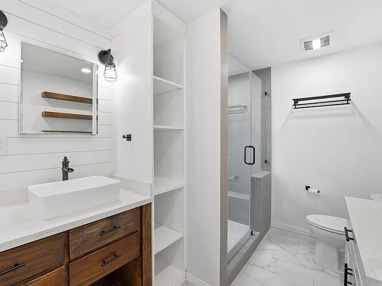 2044 Des Jardines St — Photo 10
