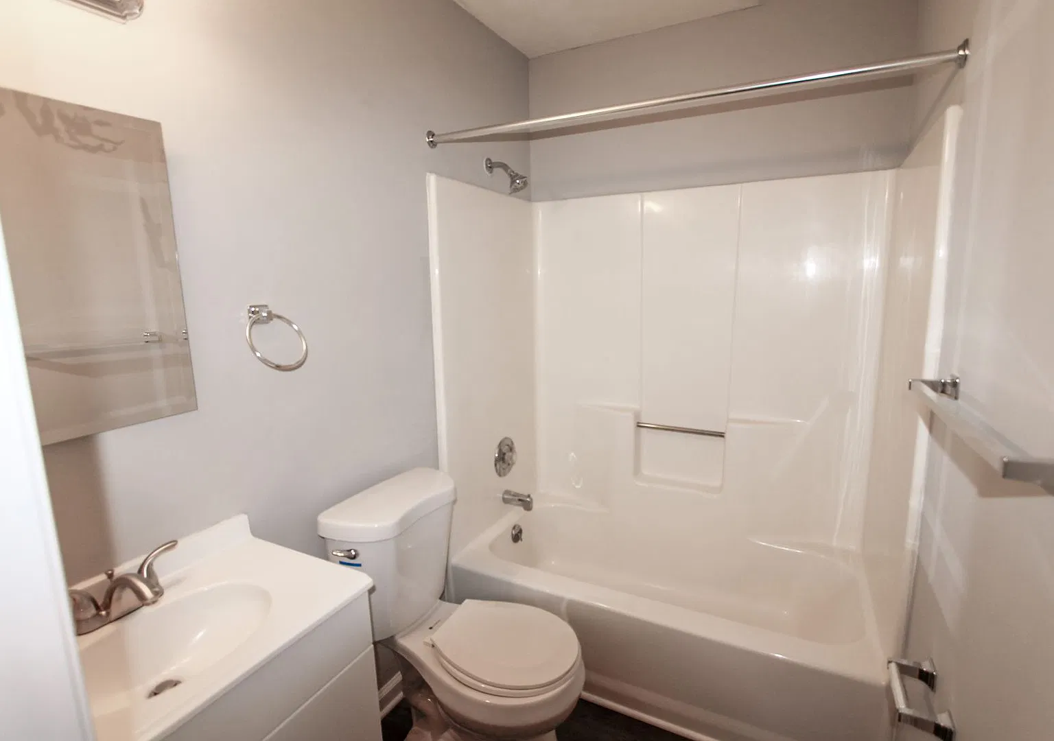Updated 1 Bedroom Apartments! Pet Friendly! On Site Laundry! — Photo 3