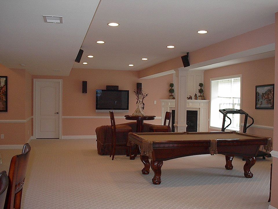 2nd image of 1053 Silver Oak Pl