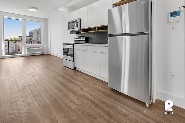 Rented by REZI | media 12