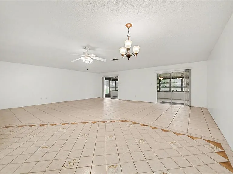 5033 Loyola Ln — Photo 8