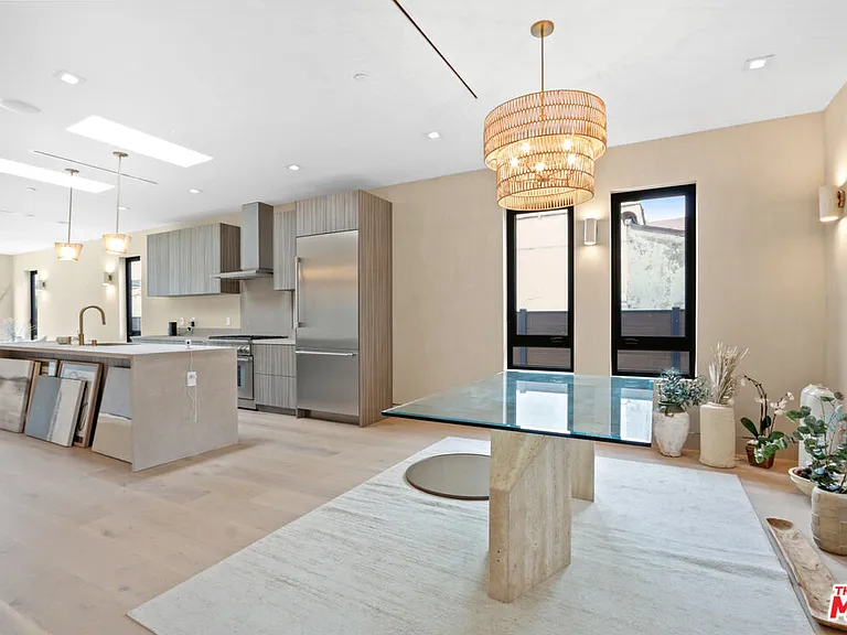 2225 Walnut Ave — Photo 3