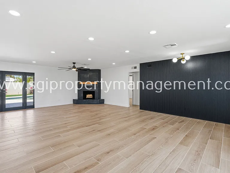 5040 E Columbine Dr — Photo 5