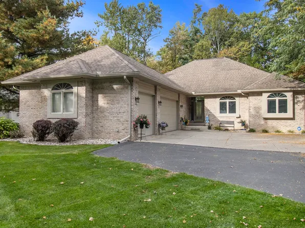 7480 Majestic Woods Dr, Linden, MI 48451