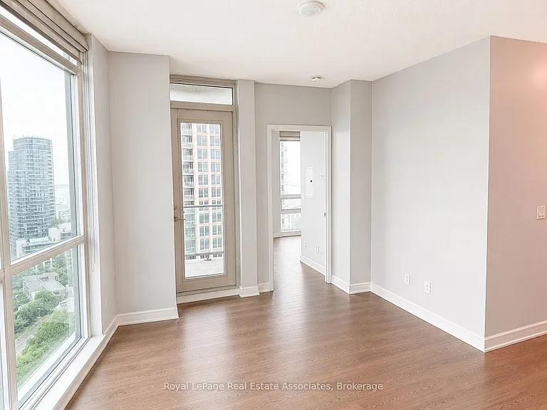 215 Fort York Blvd #2411 — Photo 11