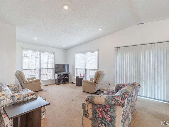 4th image of 383 Red Robin Ln