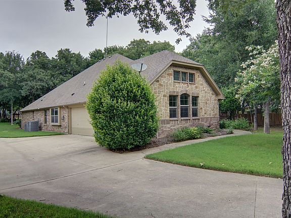 3rd image of 106 Elm Crest Ct