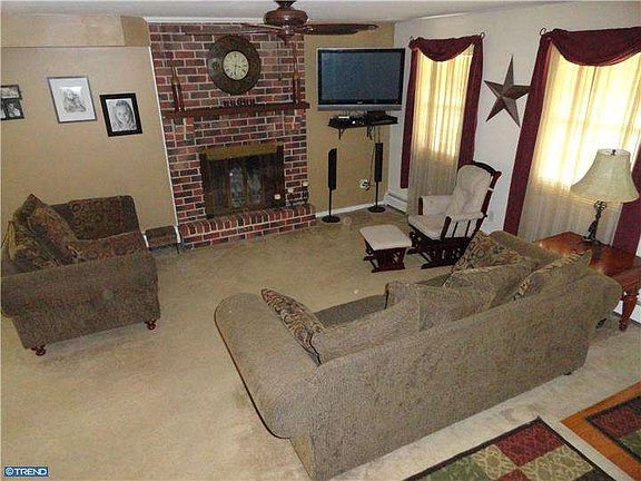 5th image of 740 Sandra Ln