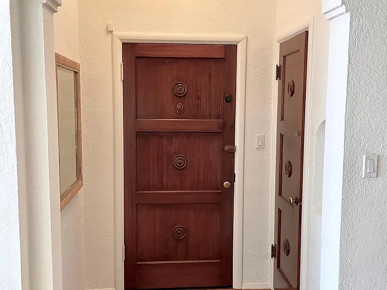 1338 N Laurel Ave #204 — Photo 5