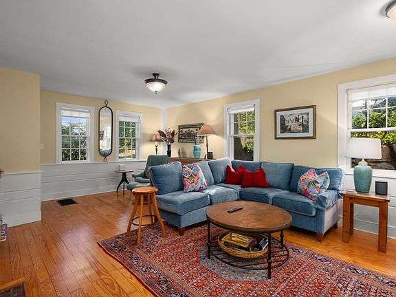 2nd image of 24 Mount Pleasant St