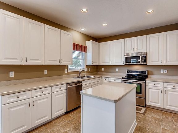 5th image of 6142 Acacia Dr