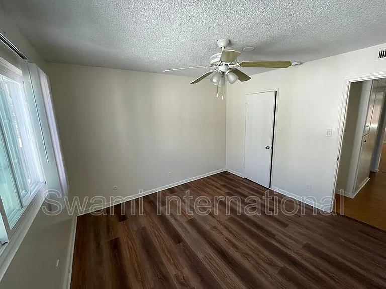 1535 W 102nd St #6 — Photo 10