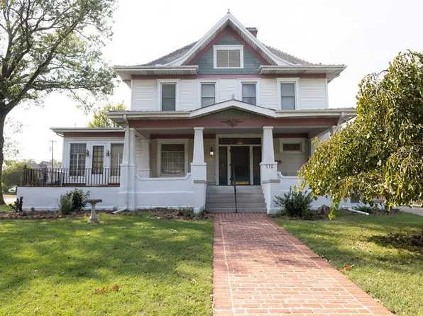 512 S Willow St, Coffeyville, KS 67337