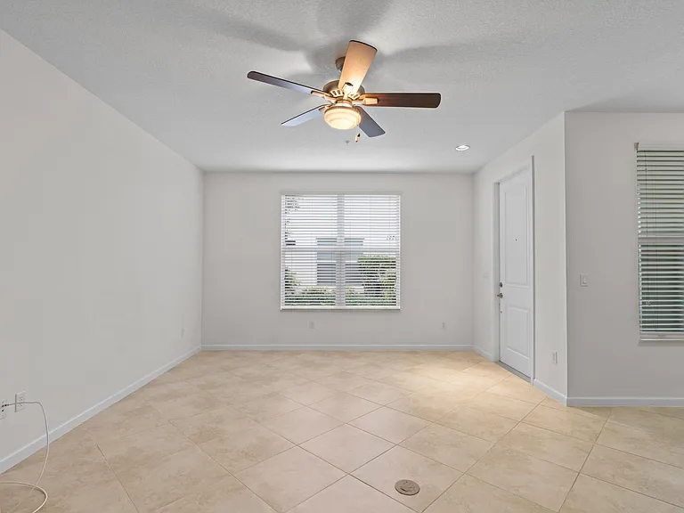 1439 NW 49th Ln — Photo 9