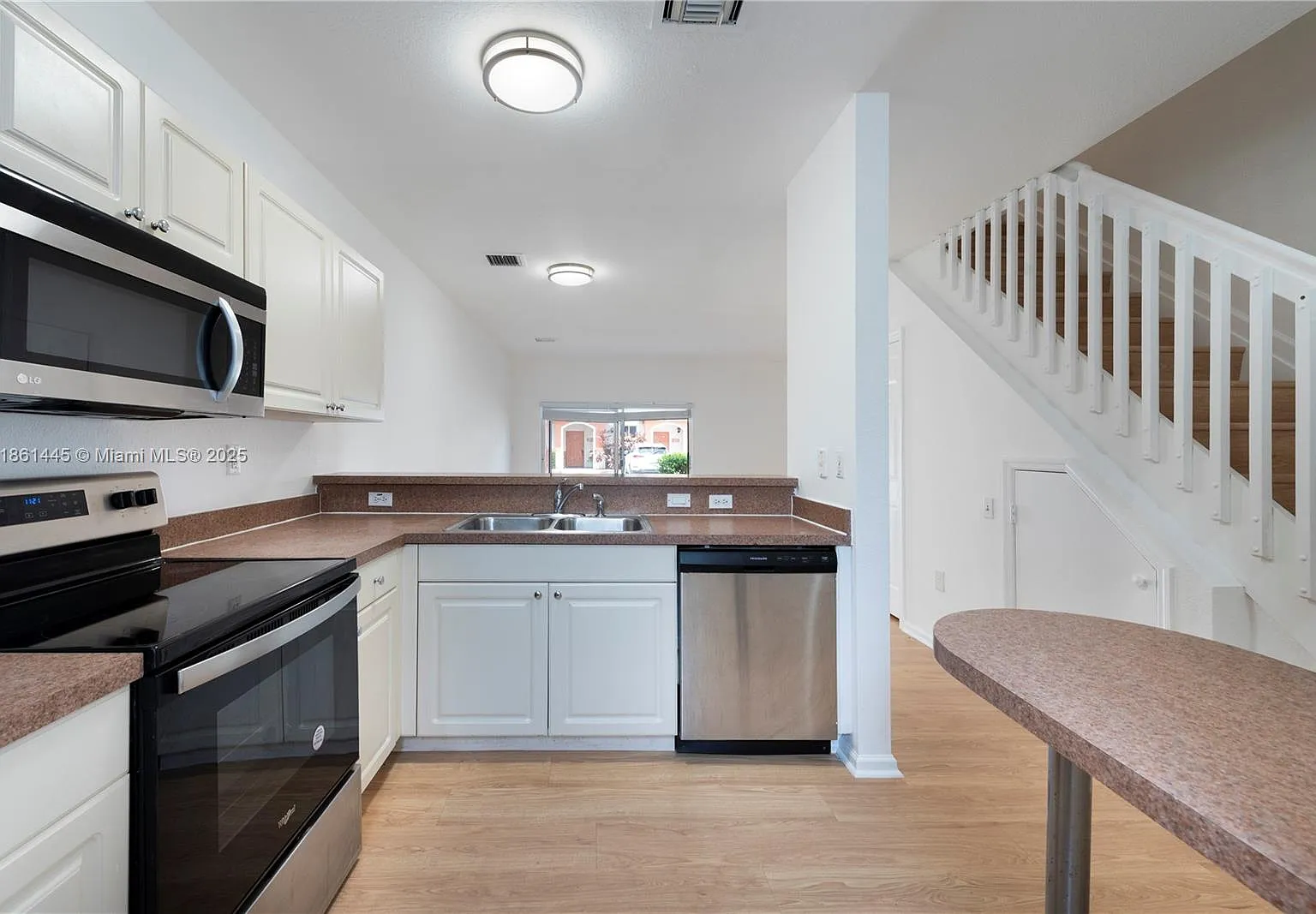 2 bed, 2.5 bath, 1140 sqft, $2,500 — Photo 4