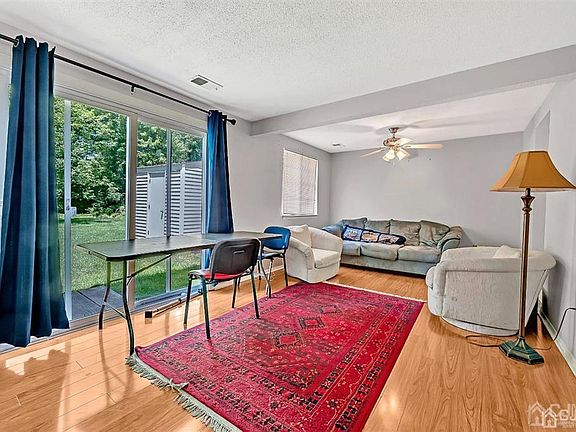 3rd image of 56 Cottonwood Ct S