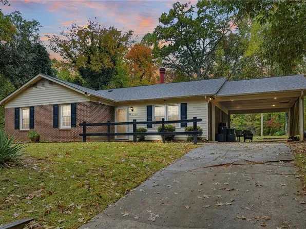 2104 Brickhaven Dr, Greensboro, NC 27407