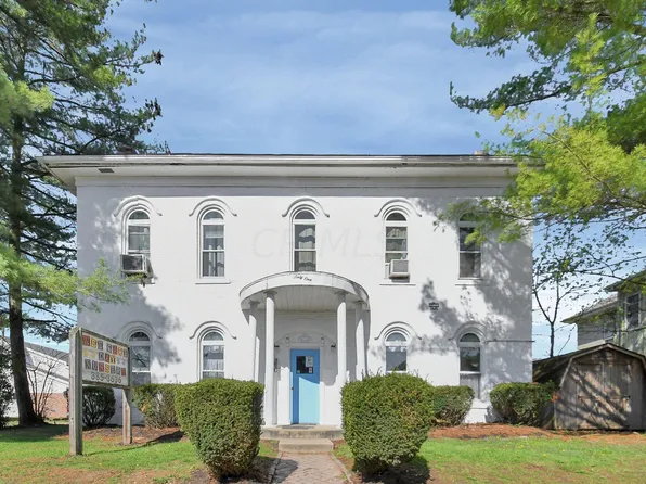 61 N Orchard St, Logan, OH 43138