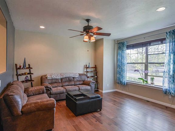 2nd image of 705 Montgomerie Cir
