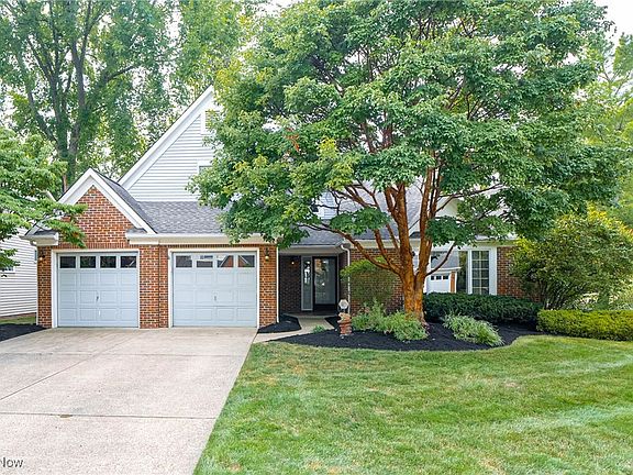 3rd image of 22 S Hampton Cir