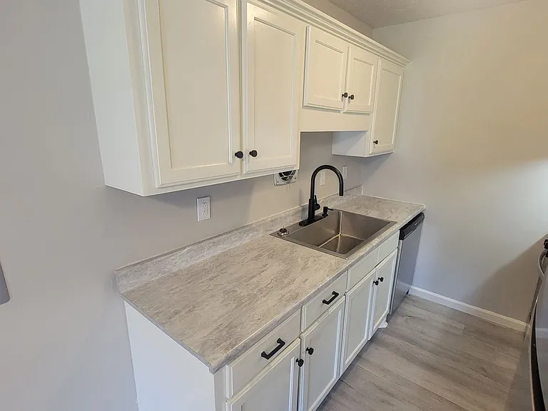 103 White St — Photo 6