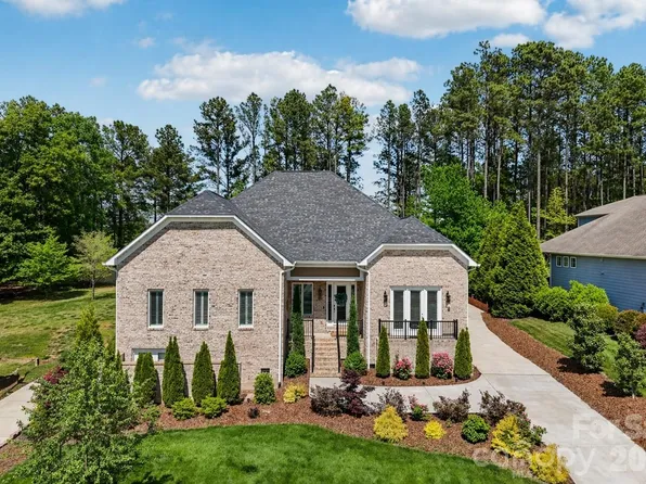 209 Holdsworth Dr, Mount Holly, NC 28120