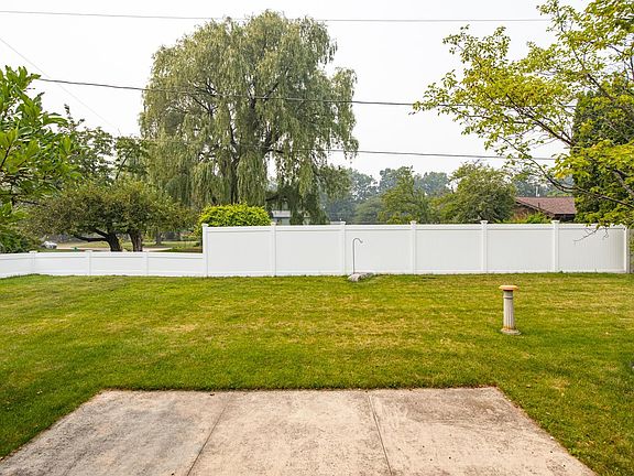 5th image of 1203 Montclaire Ct