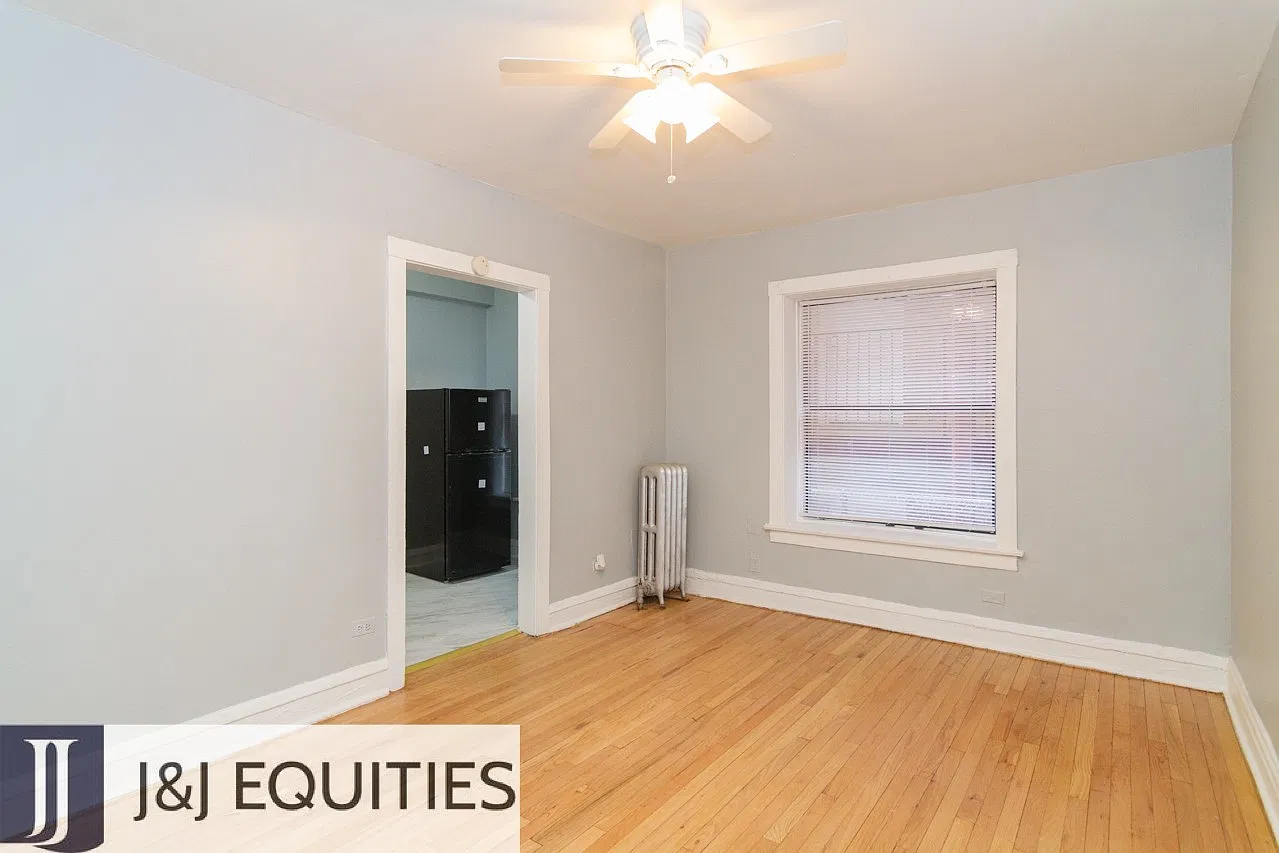 4600 Beacon — Photo 2