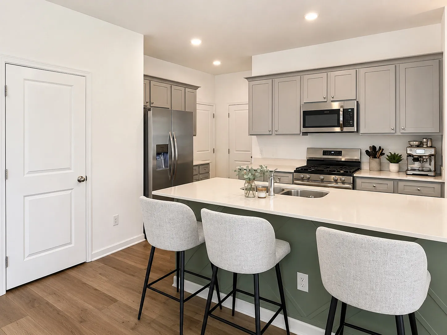 5106 Skyline Way NE — Photo 3