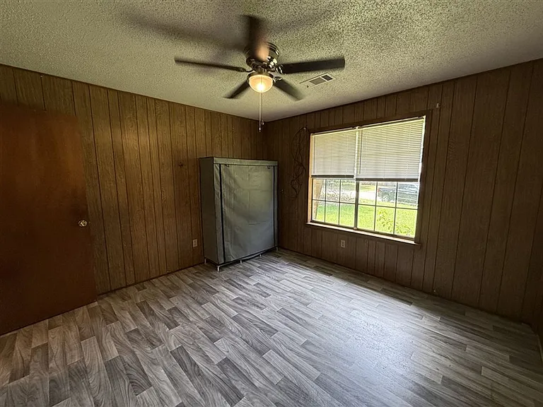 2113 Meadowview Cir — Photo 11
