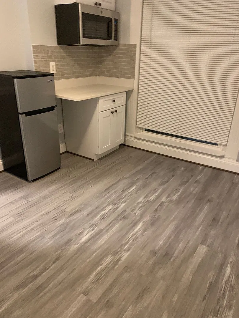 148 North East Avenue $800 Available (Private Bath) — Photo 3