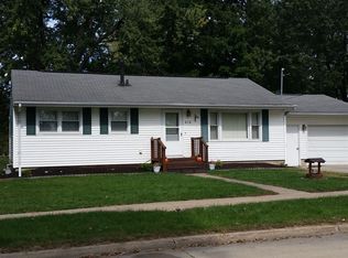 616 E Prospect St, Manchester, IA 52057