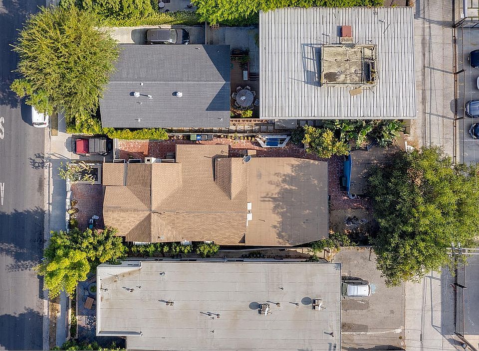 2nd image of 620 Vernon Ave