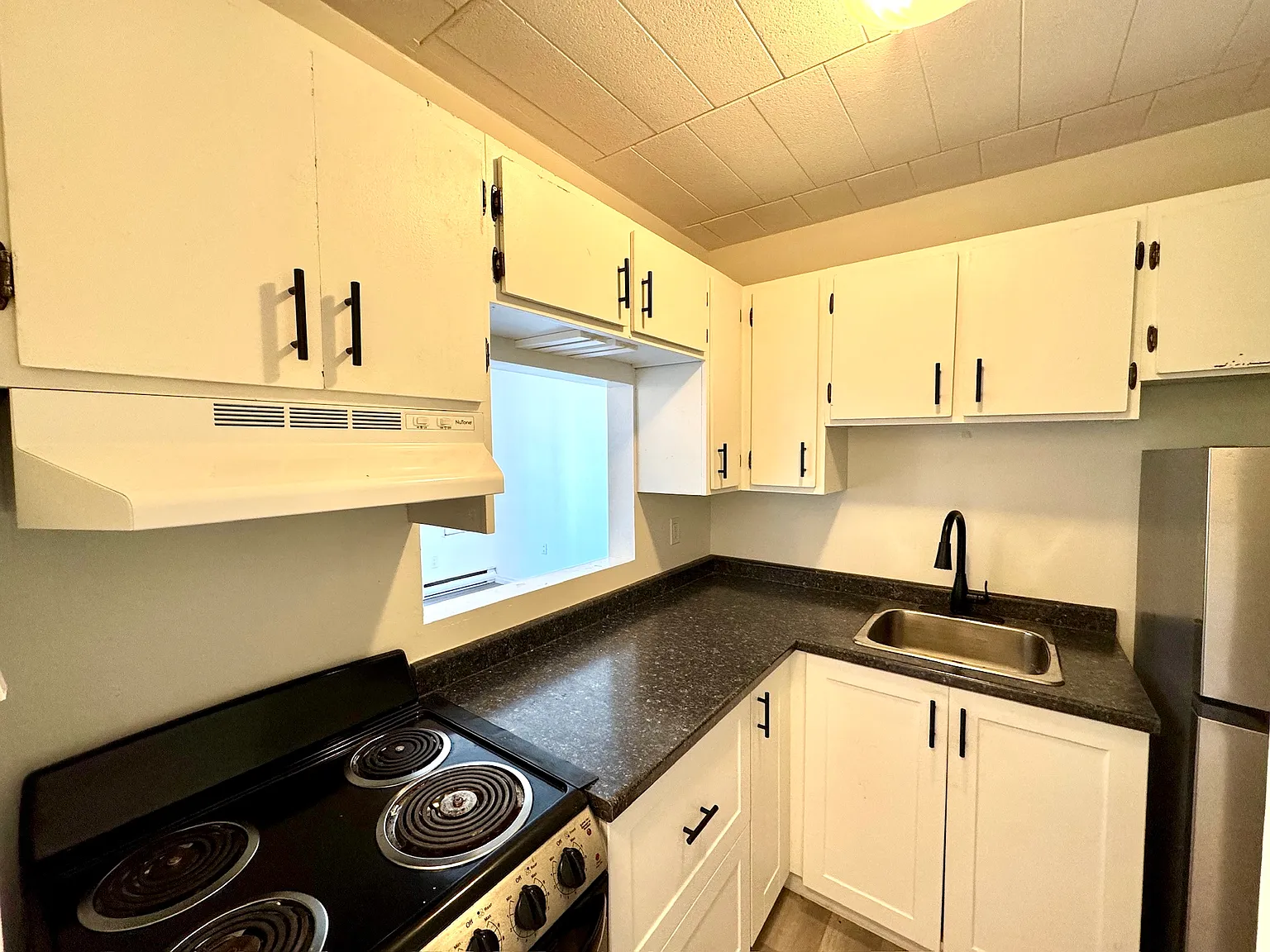 204 Michigan Avenue Point Edward — Photo 4