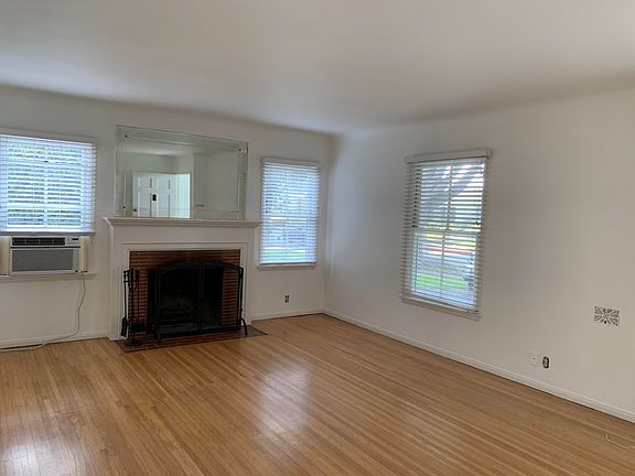 3rd image of 2923 Delaware Ave