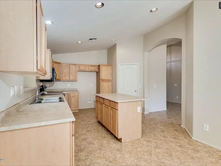 8324 S 48th Dr — Photo 17