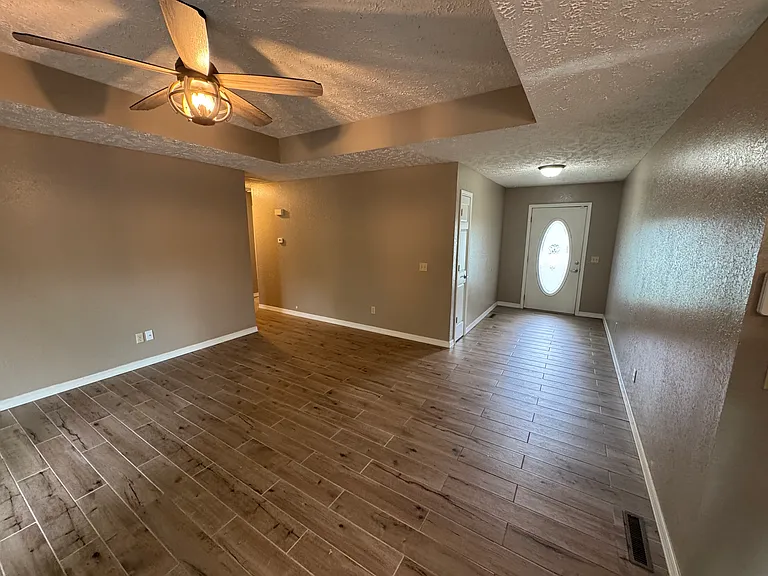 608 Cypress Ave — Photo 5