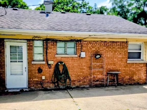 4th image of 17510 Lincoln Ave