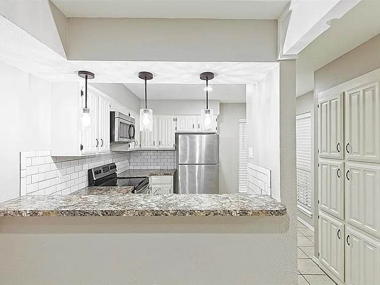 889 Dublin Dr #D — Photo 13