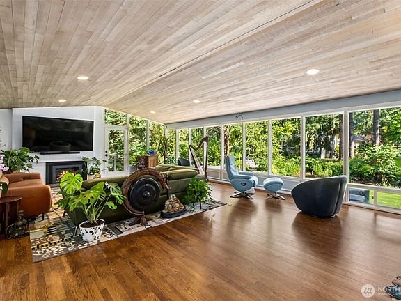 5th image of 501 SE Sycamore Place