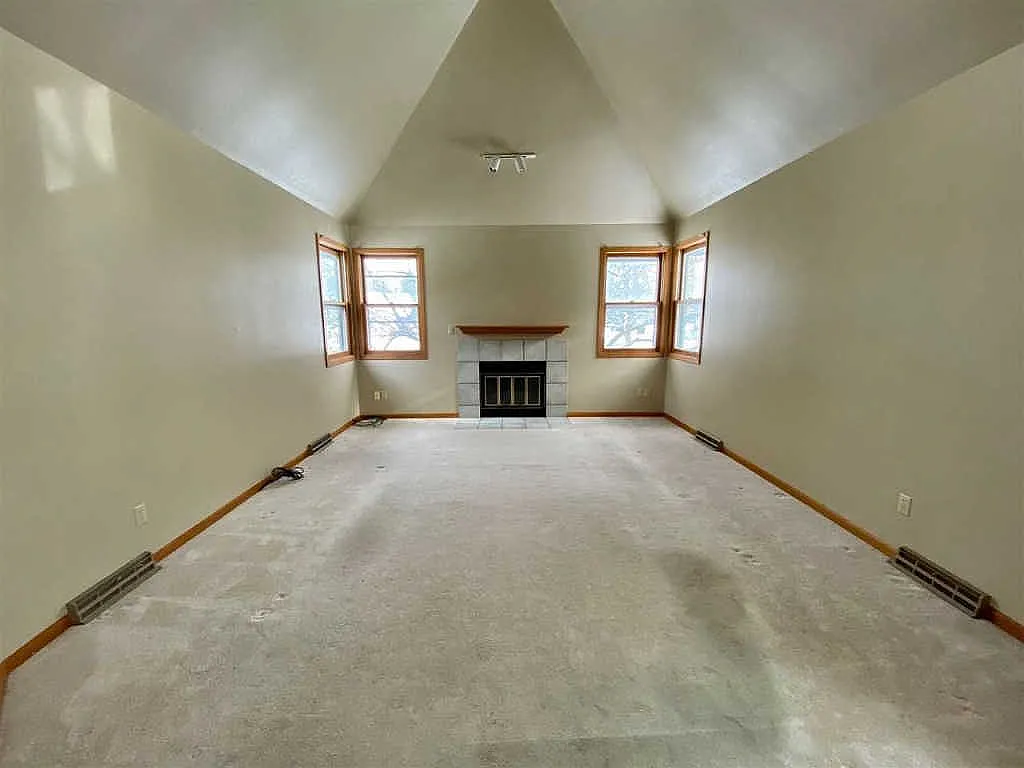 3 bed, 2.5 bath, 3175 sqft, $2,495 — Photo 3