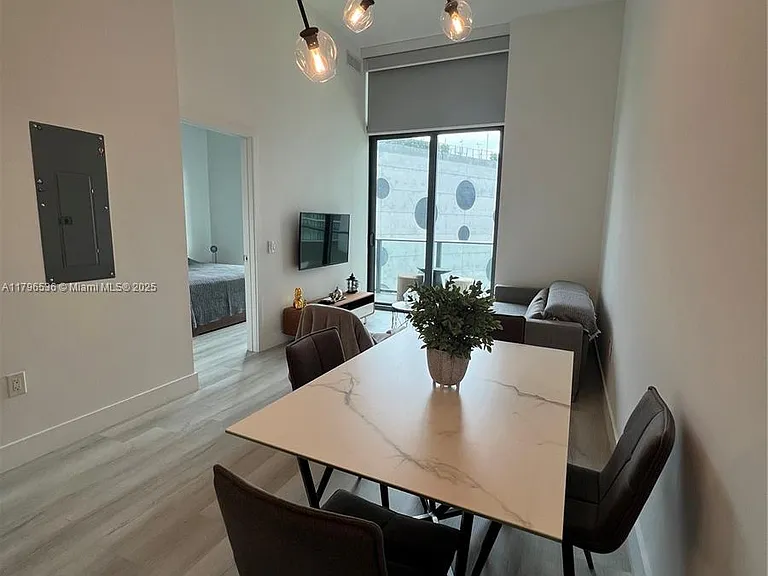 501 NE 31st St #402 — Photo 8