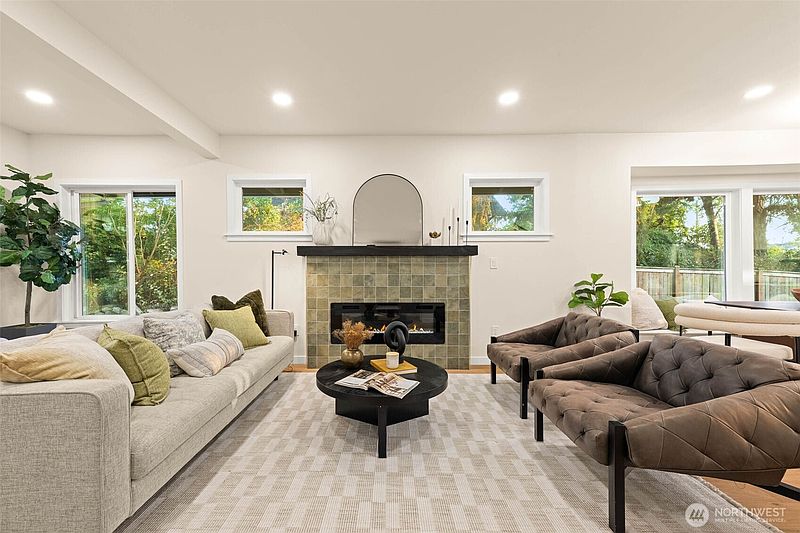 2nd image of 10733 Interlake Avenue N